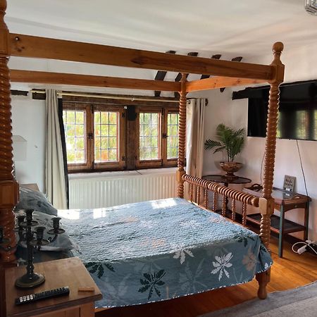 Tudor House - Double Room - En suite Goff's Oak Exterior foto